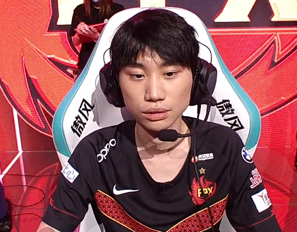 包含西亚卡姆在FPX比赛中惊险取胜，战术调整引发热议！的词条